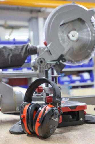 Štitnik za uši s Bluetoothom